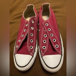 Converse All Star Burgundy shoes in EUC Women’s Size 6 Men's’s Size 4